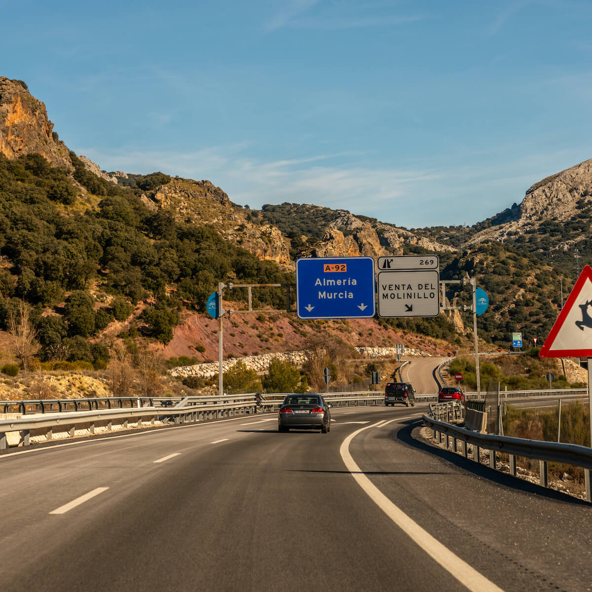 Coche en la autovía de Granada a Almería